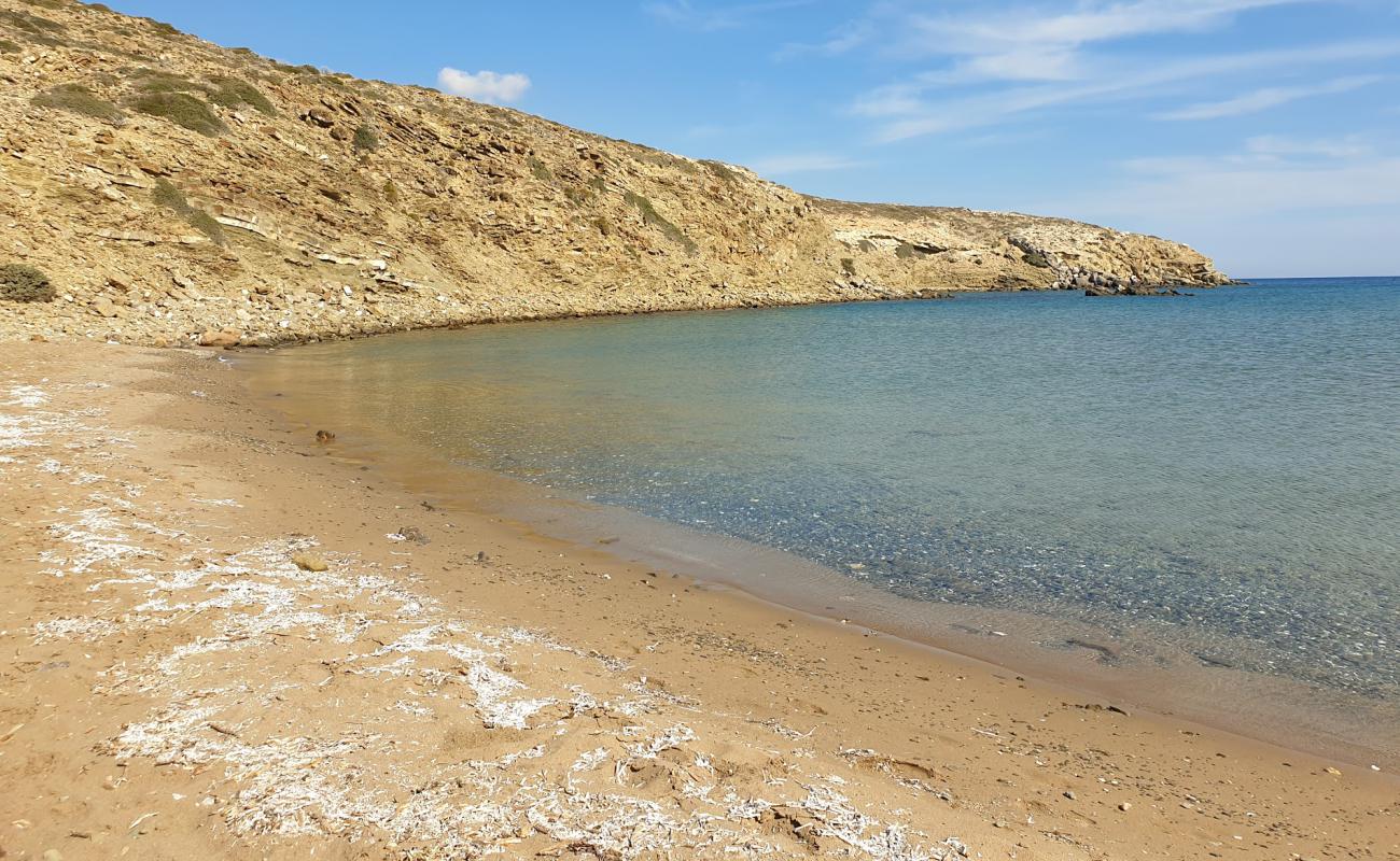 Photo de Prasonisiou Beach avec sable brun avec roches de surface