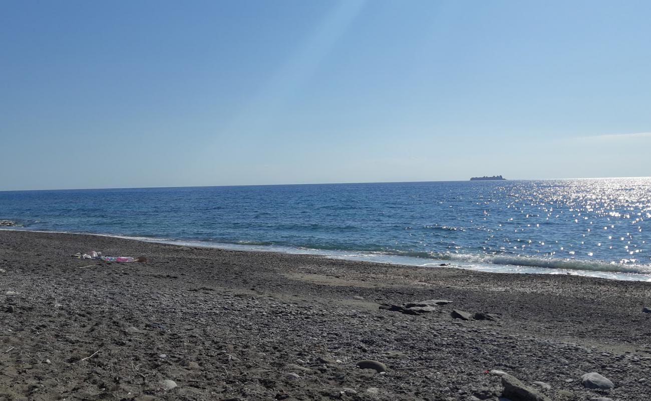 Photo de Wild beach II avec sable noir & galets de surface