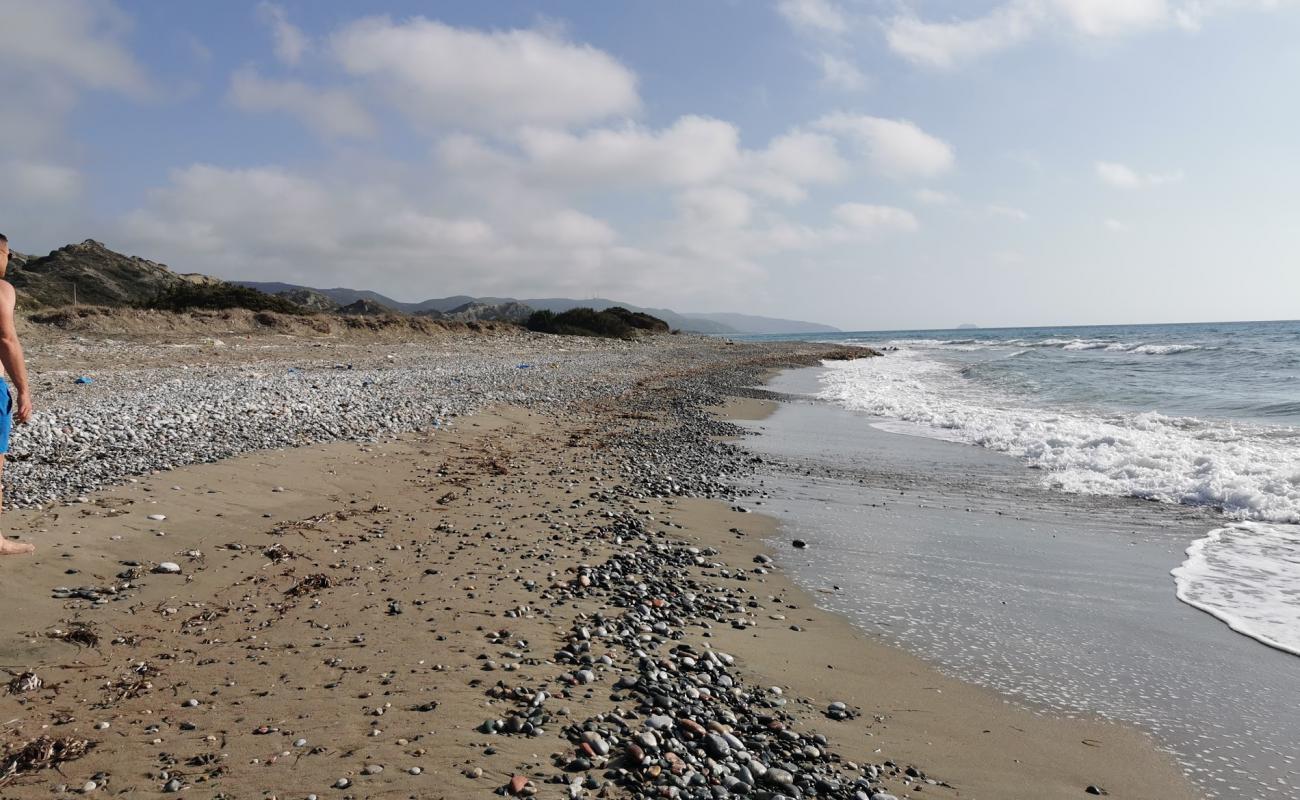 Photo de Wild beach III avec sable noir & galets de surface