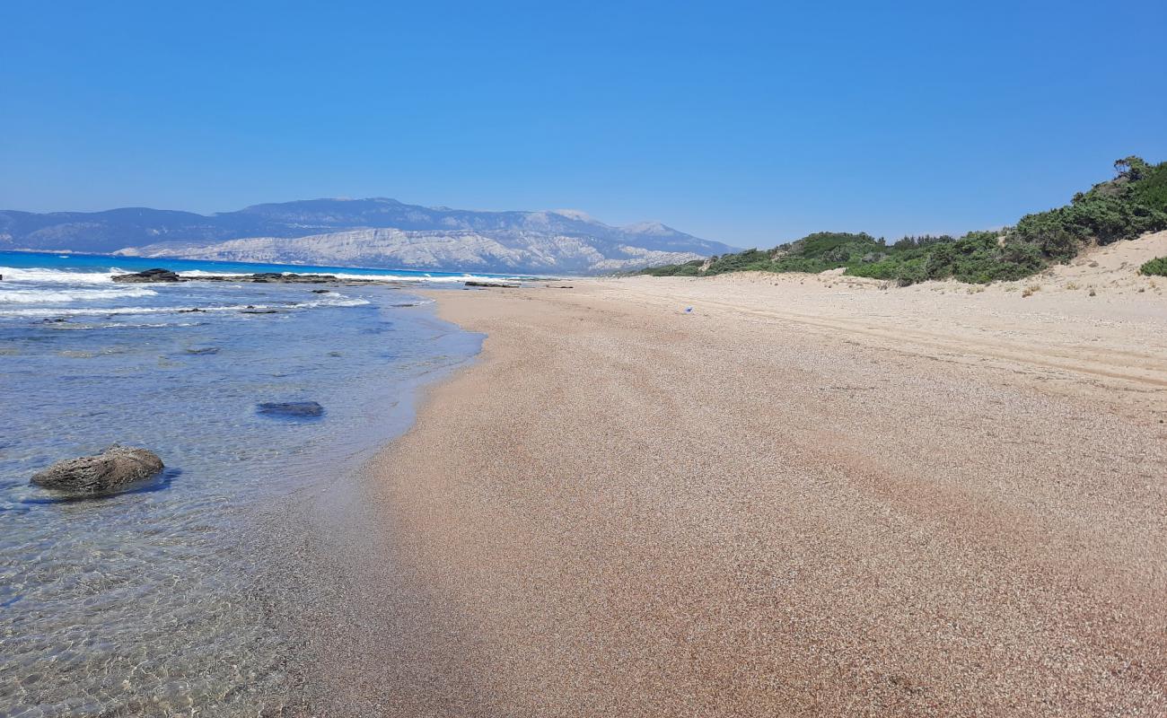 Photo de Limni Beach avec sable noir avec caillou de surface