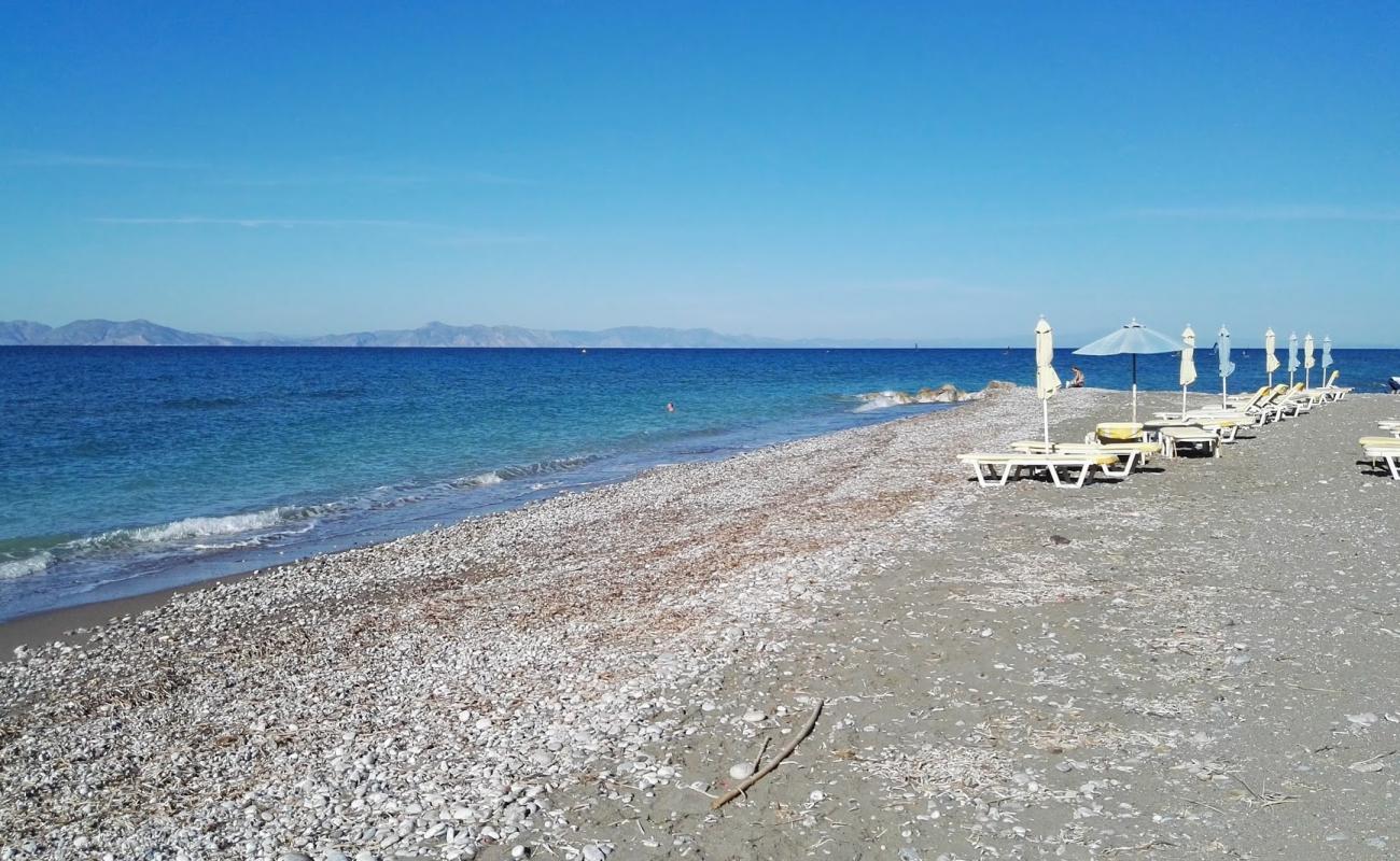 Photo de Theologos Beach avec sable clair avec caillou de surface