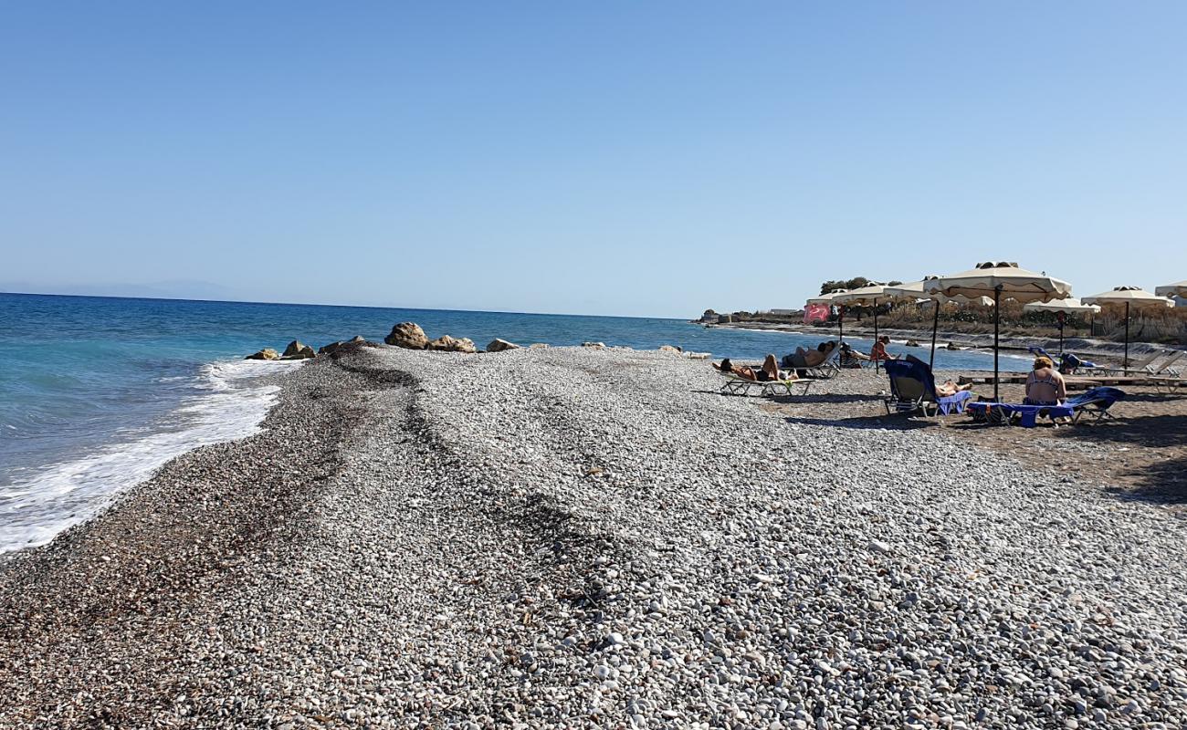 Photo de Paradisi Beach avec sable beige & galets de surface