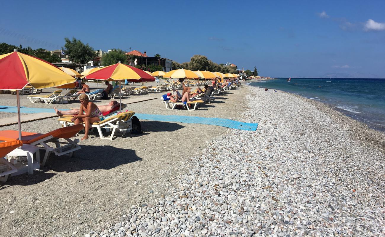 Photo de Ialysos beach avec sable clair avec caillou de surface