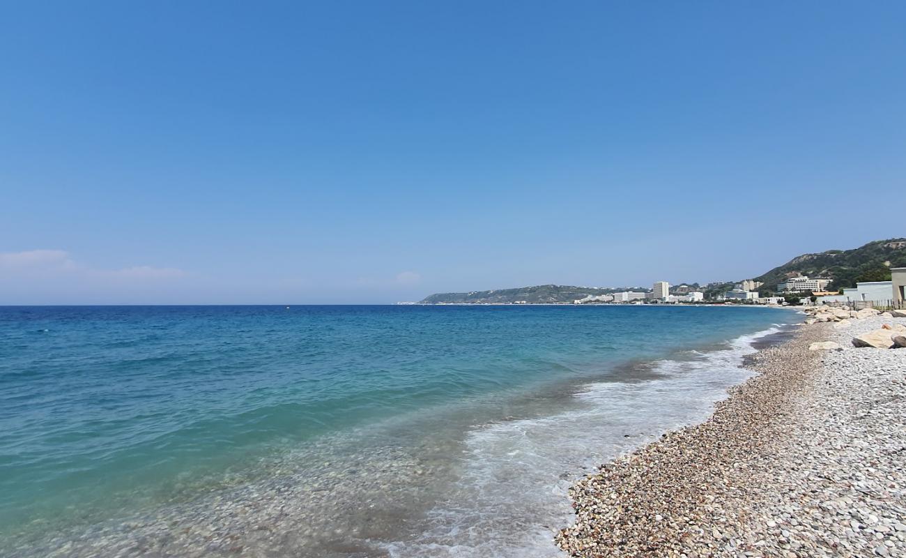 Photo de Ialysos beach II avec sable beige & galets de surface