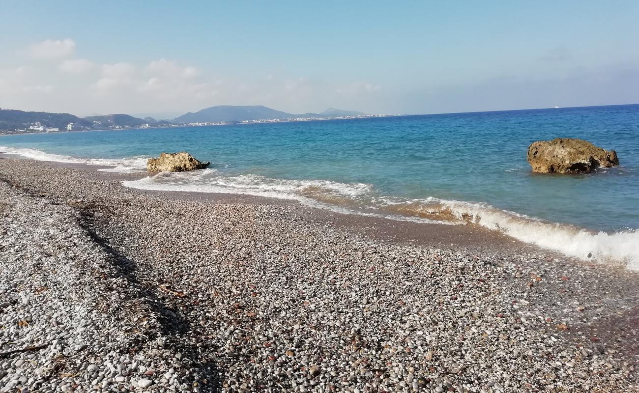 Photo de Kato Petres Beach avec caillou fin clair de surface