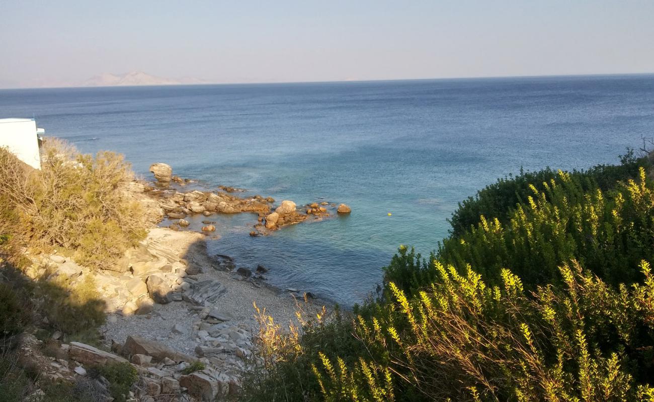 Photo de Paralia Livadi avec galets beige de surface