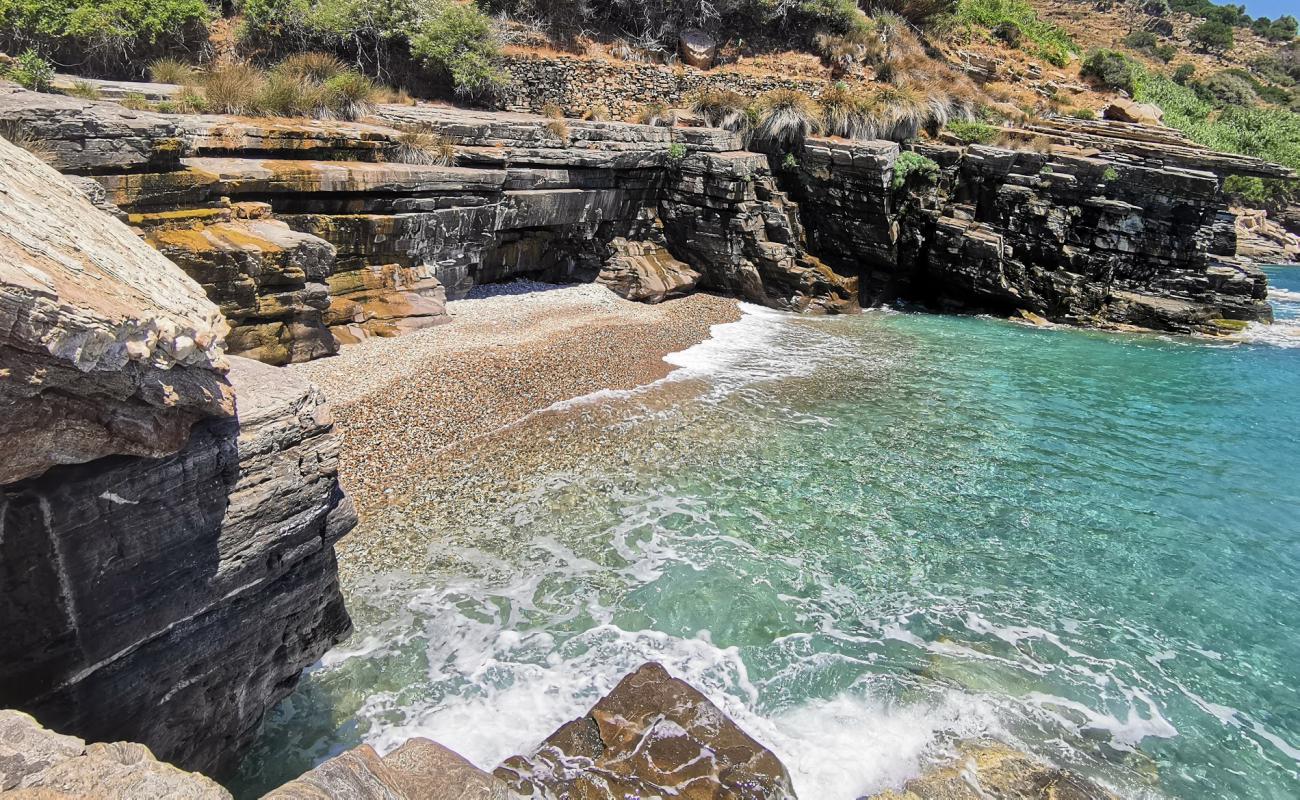 Photo de Paralia Platamona avec galets beige de surface