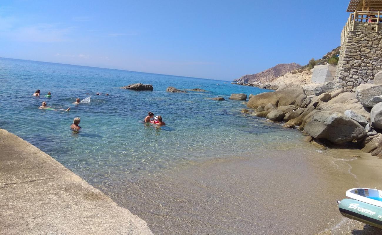 Photo de Paralia Karkinagri avec sable brun de surface