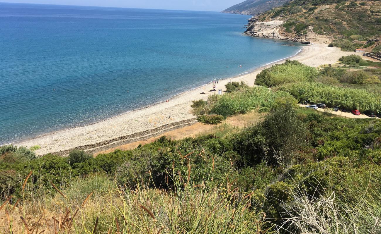 Photo de Paralia Kiparissi avec caillou clair de surface