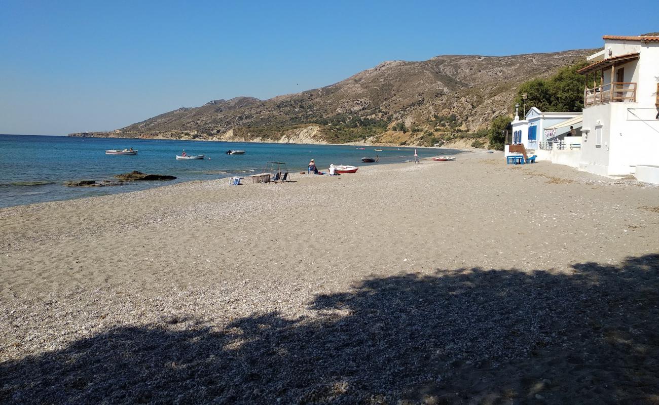 Photo de Paralia Faros avec sable clair avec caillou de surface