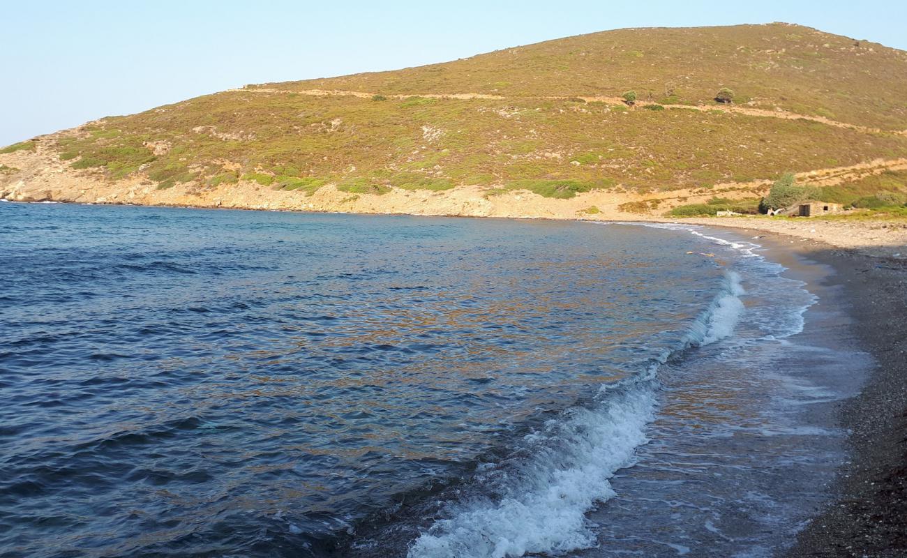 Photo de Chochlakas Coast avec sable brun de surface