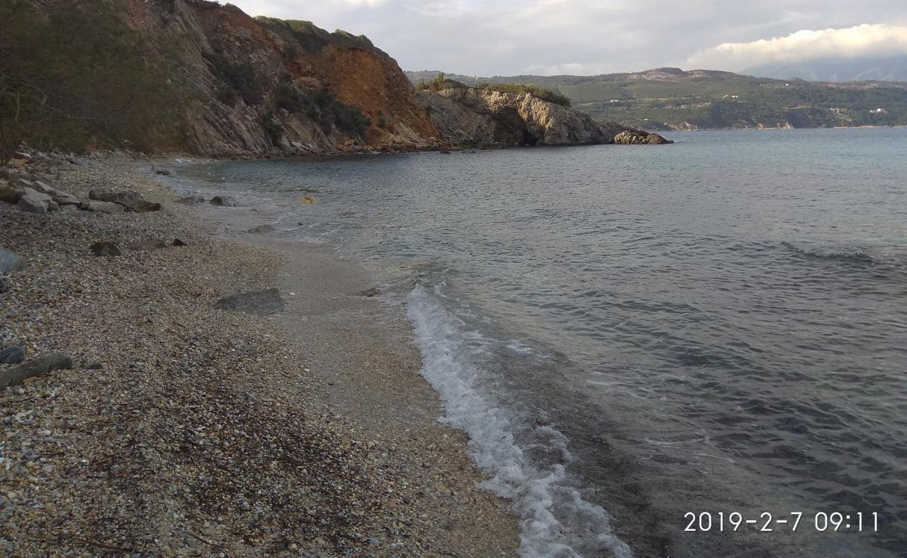 Photo de Kalami beach avec sable clair avec caillou de surface