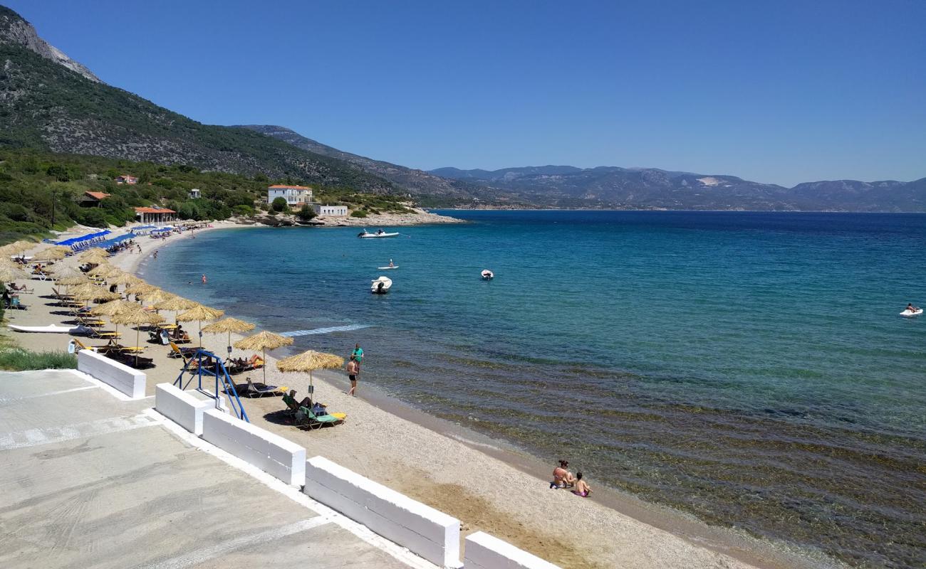 Photo de Limnionas beach avec caillou fin clair de surface