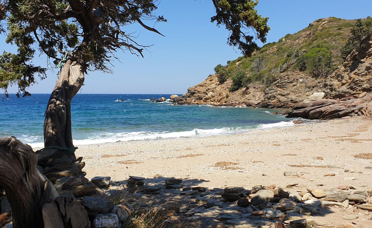 Photo de Kedros beach avec sable clair avec caillou de surface