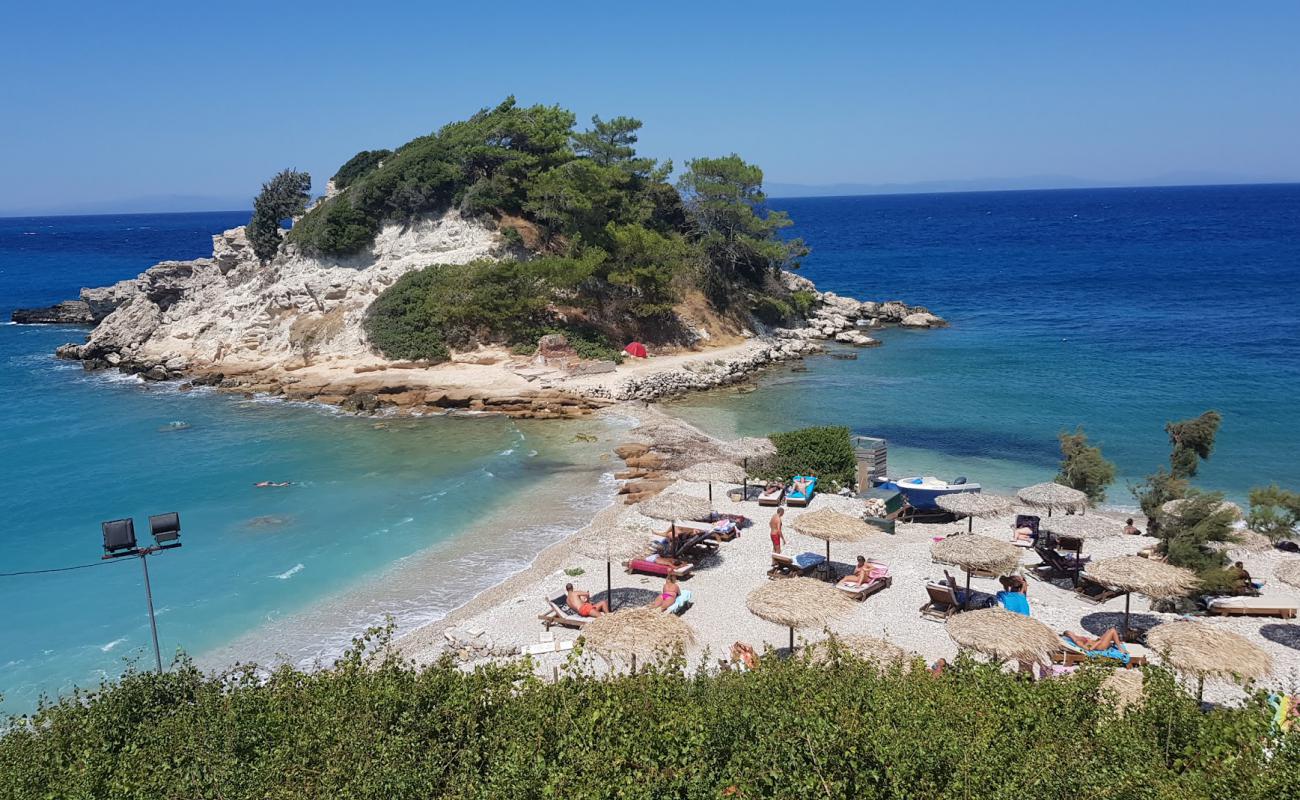 Photo de Paralia Kokkari II avec galets beige de surface