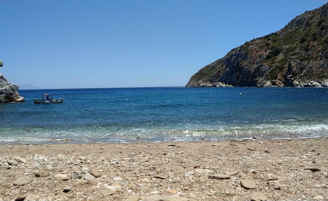 Photo de Vitsila beach avec sable gris avec caillou de surface