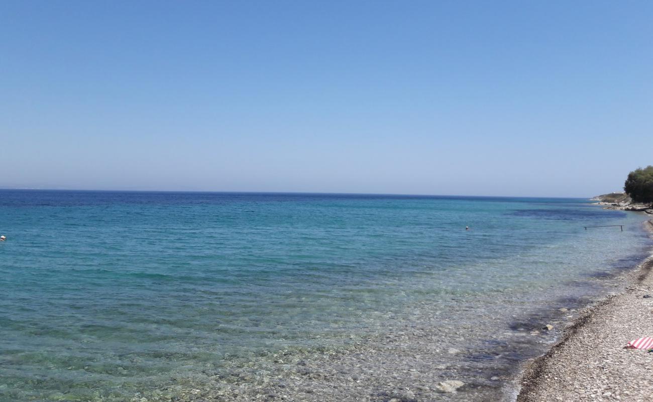 Photo de Paralia Vokaria avec galets beige de surface