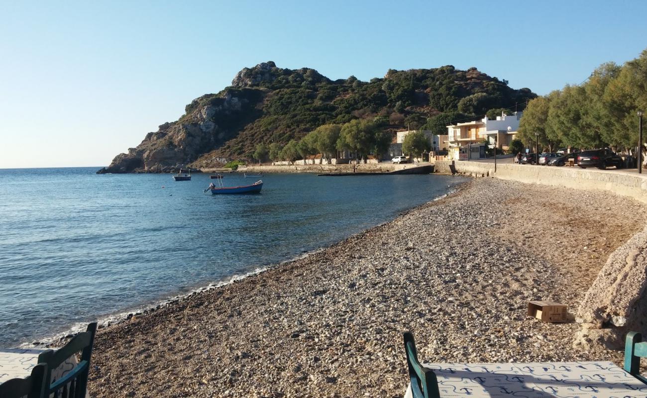 Photo de Emporios beach avec galets beige de surface
