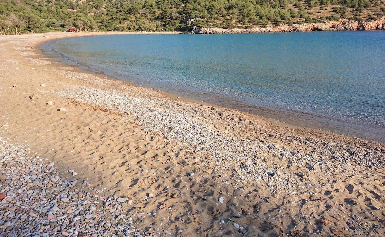 Photo de Kato Fana beach situé dans une zone naturelle