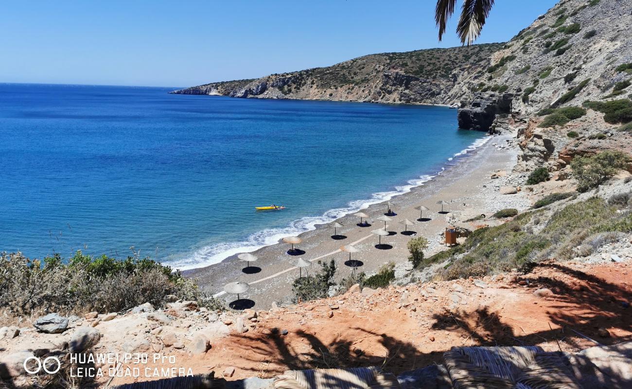 Photo de Apothyka beach avec caillou fin brun de surface