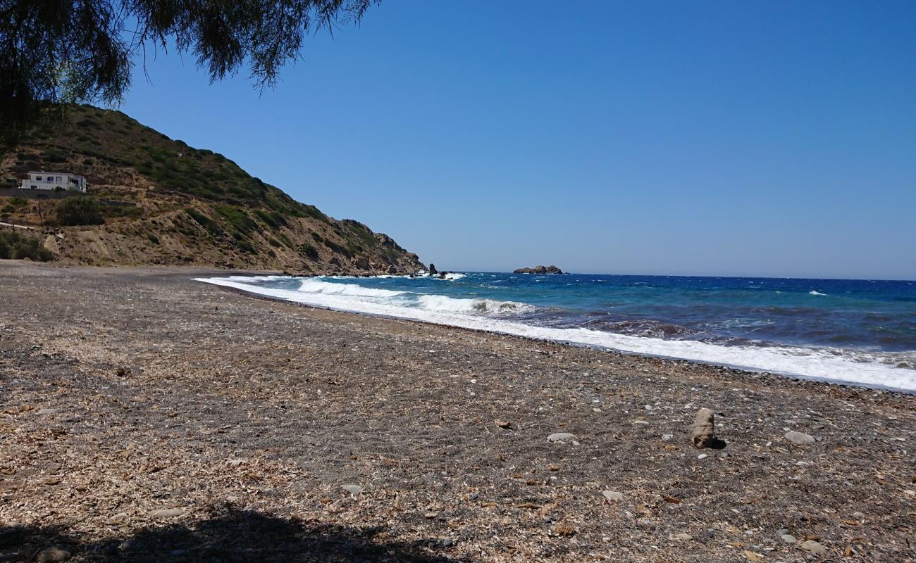 Photo de Merikounta beach avec galets bruns de surface