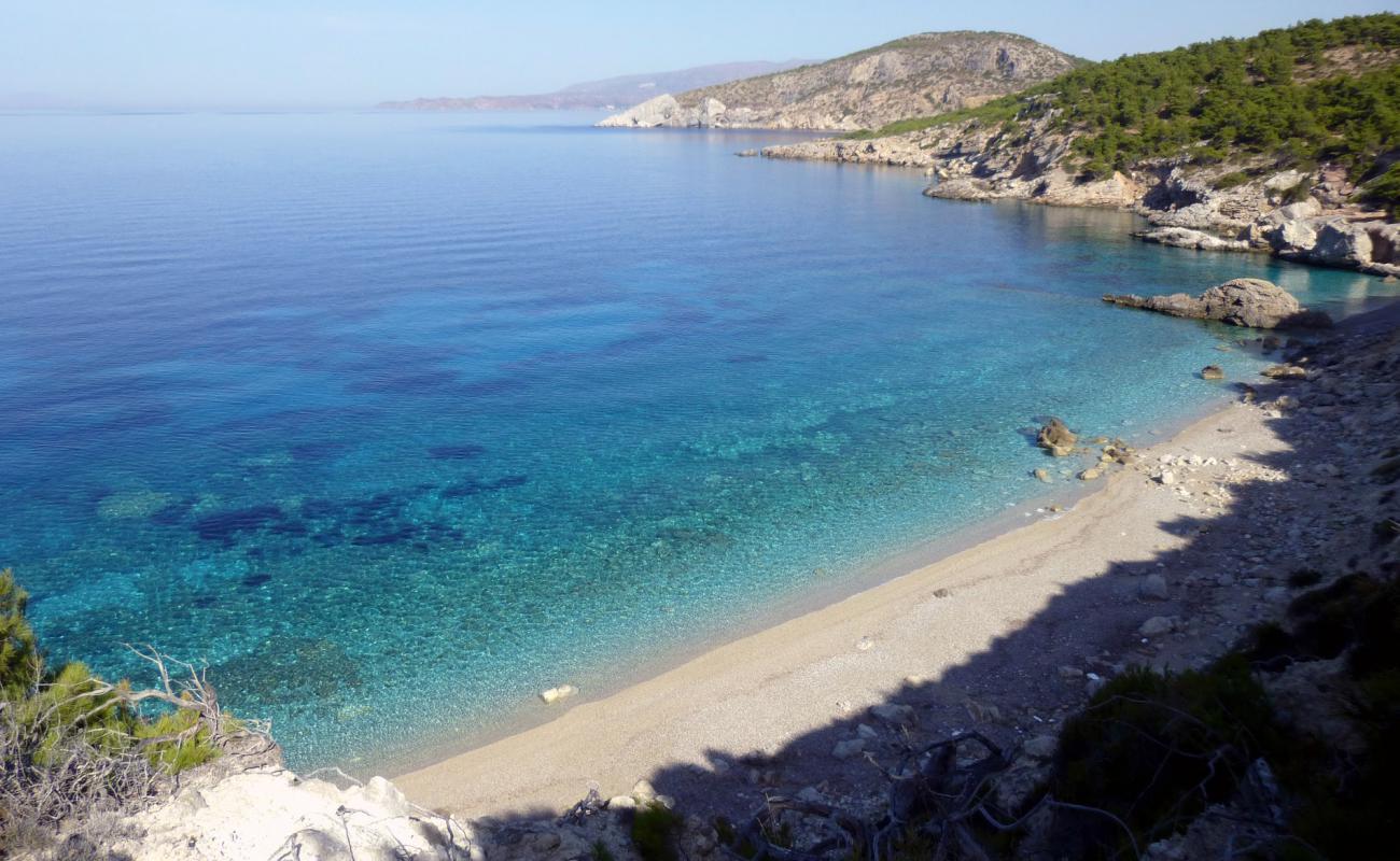 Photo de Tigani Beach II avec galets beige de surface