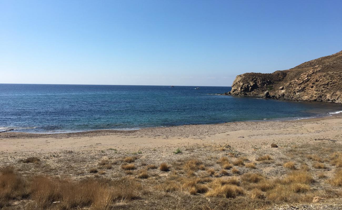 Photo de Lampsa Beach avec sable clair avec caillou de surface