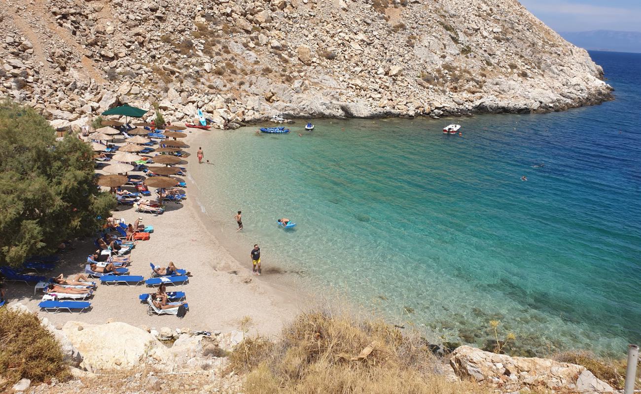 Photo de Glaroi Beach avec petits galets beige de surface