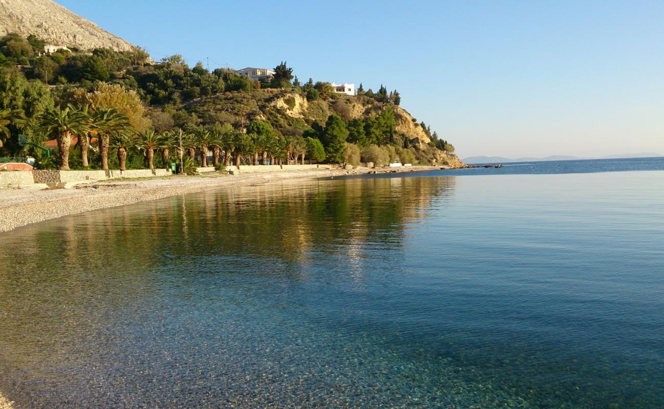 Photo de Paralia Daskalopetra avec petits galets beige de surface