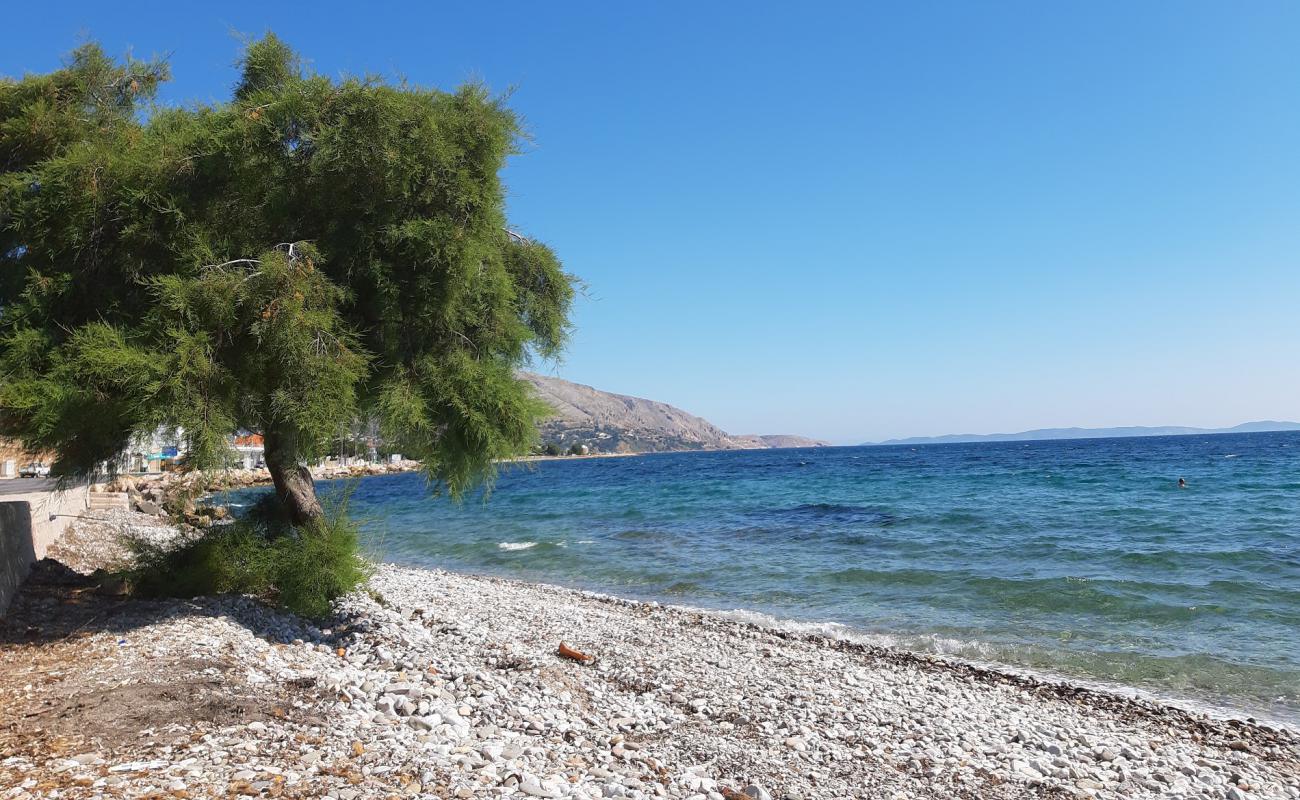 Photo de Agios Paraskevi Beach avec galets beige de surface