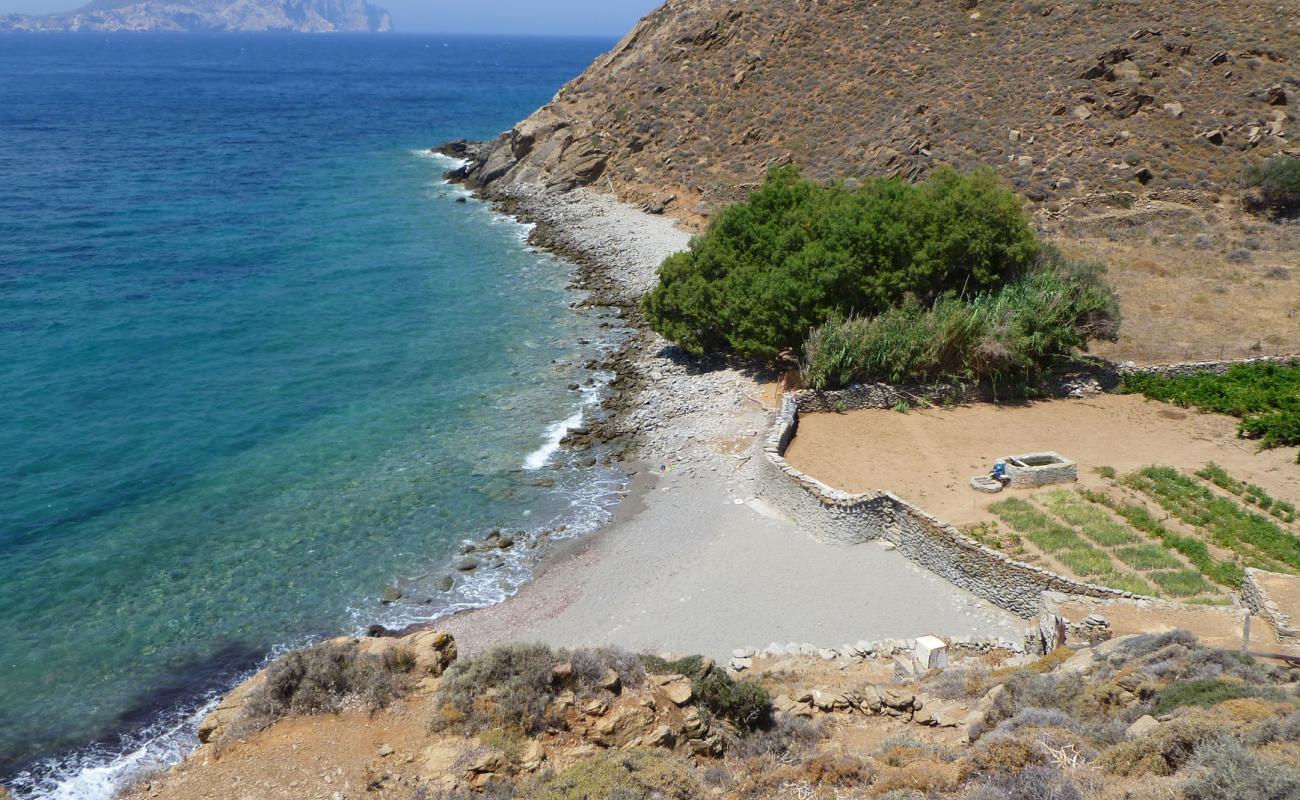 Photo de Hochlaka beach avec sable gris & rochers de surface