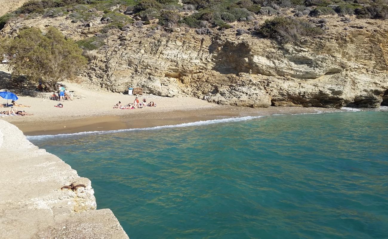 Photo de Paradisia Beach avec sable lumineux de surface