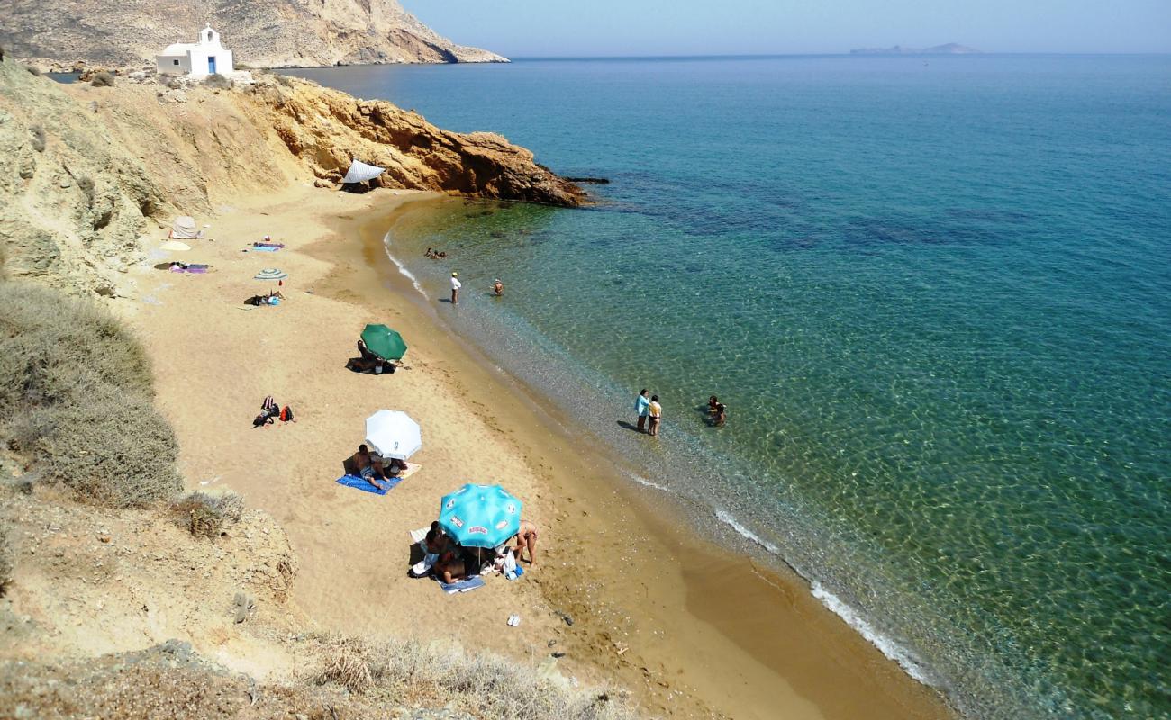 Photo de Agios Anargyroi avec sable lumineux de surface