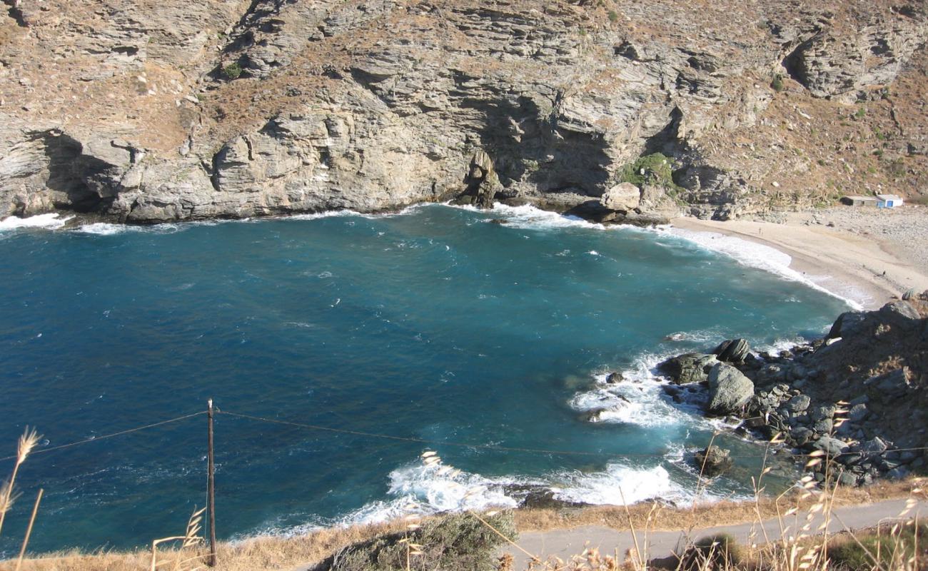 Photo de Paralia Sinetiou avec caillou fin clair de surface