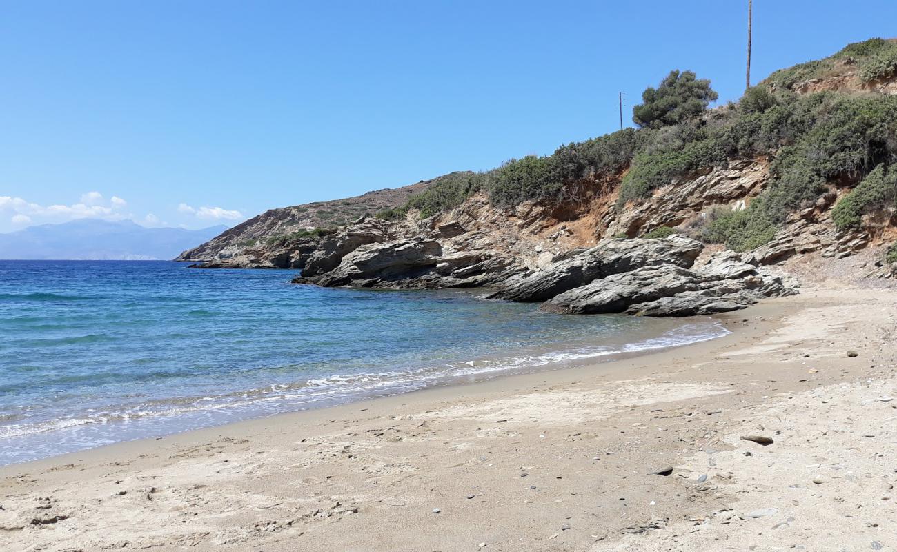 Photo de Kourtali Beach avec sable lumineux de surface