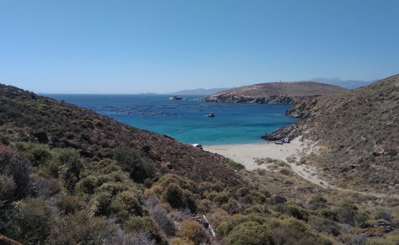 Photo de Limanaki Beach avec sable lumineux de surface