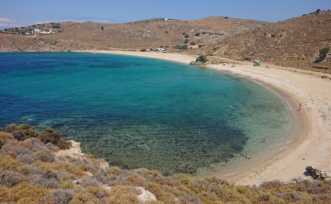 Photo de Vlychada beach avec caillou fin clair de surface