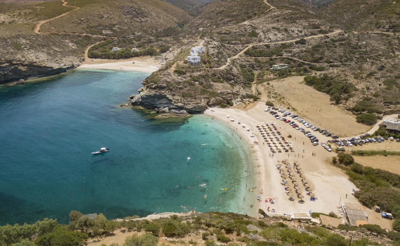 Photo de Paralia Vitali avec petits galets beige de surface