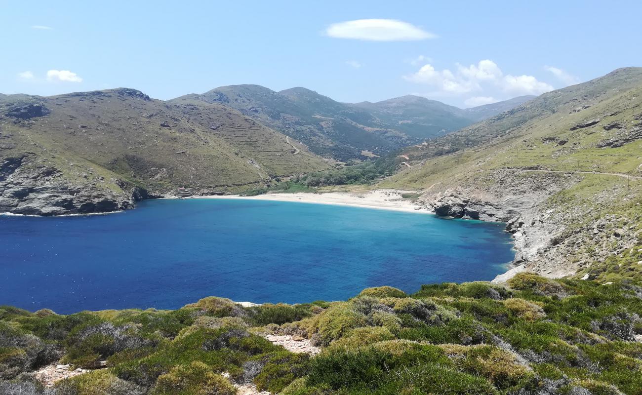 Photo de Achla beach avec caillou fin clair de surface