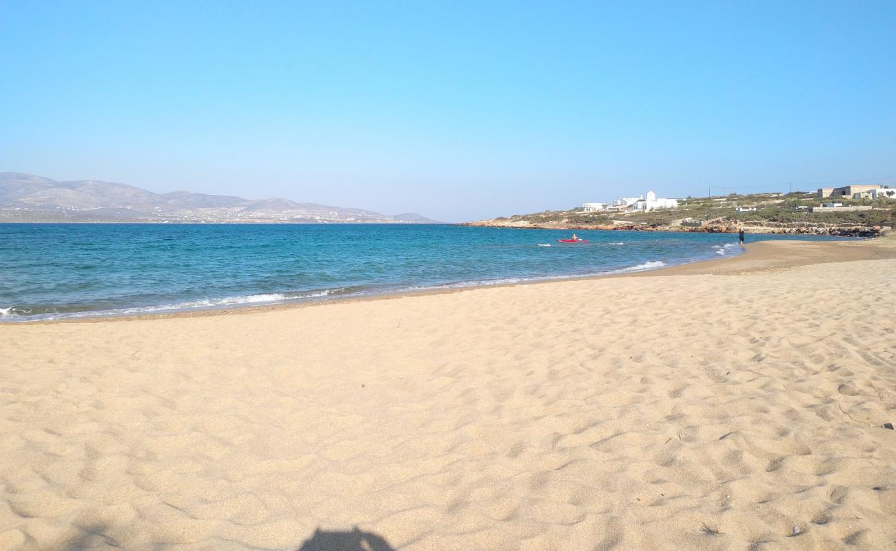 Photo de Glyfa beach avec sable brun de surface