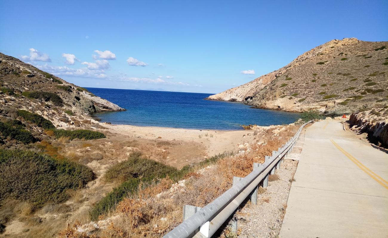 Photo de Almyros beach avec sable lumineux de surface