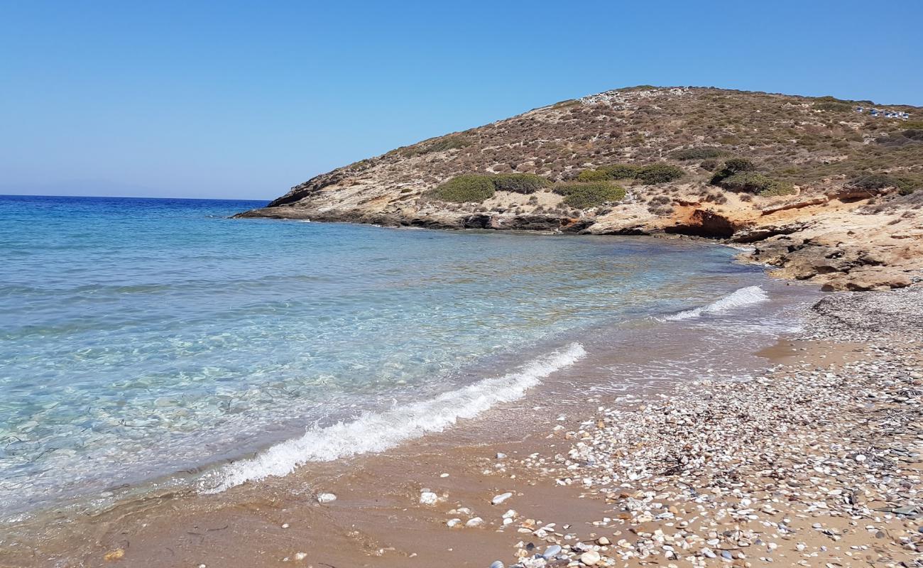 Photo de Plakoto beach avec sable beige & galets de surface