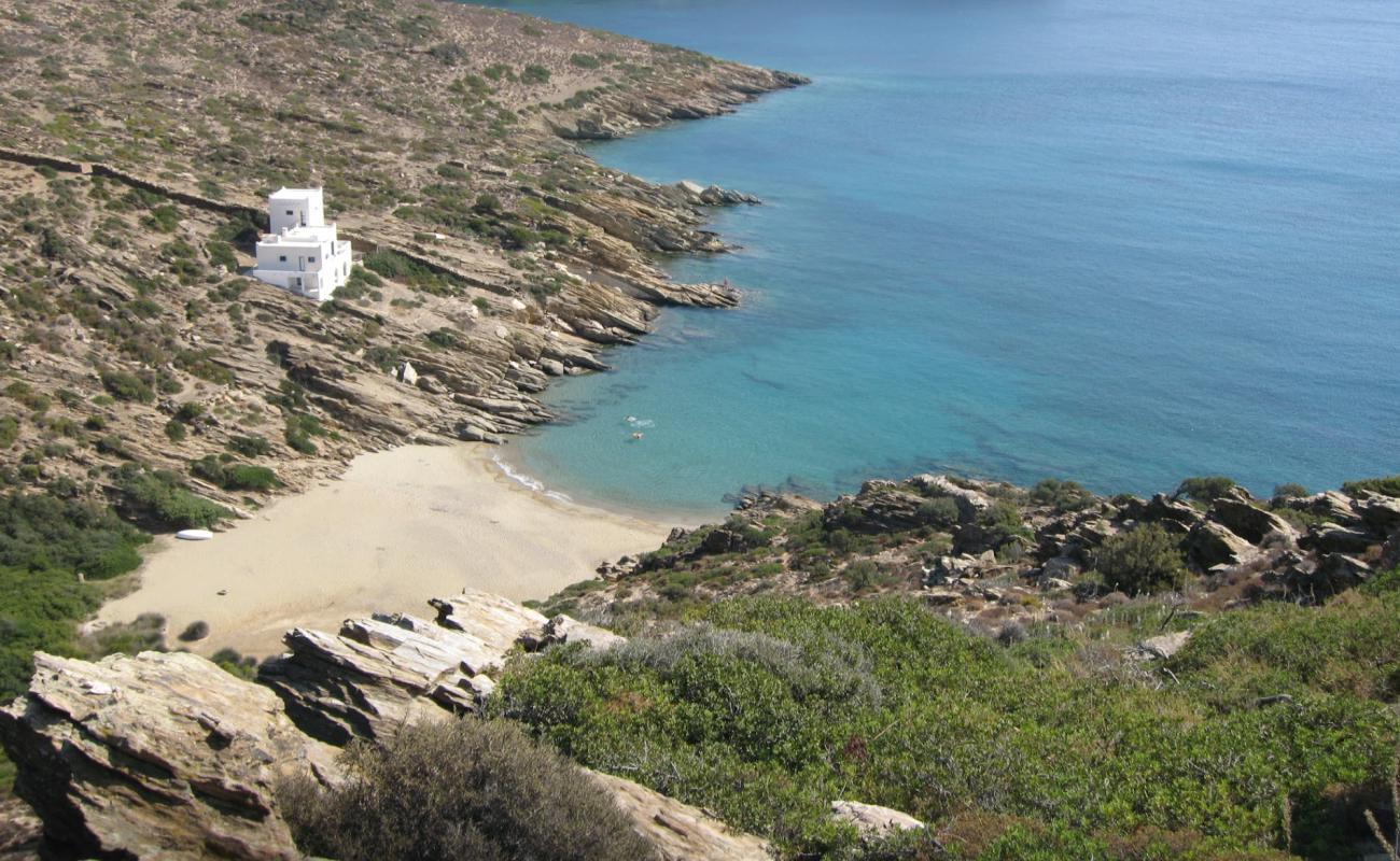 Photo de Tris Klisies beach avec sable lumineux de surface