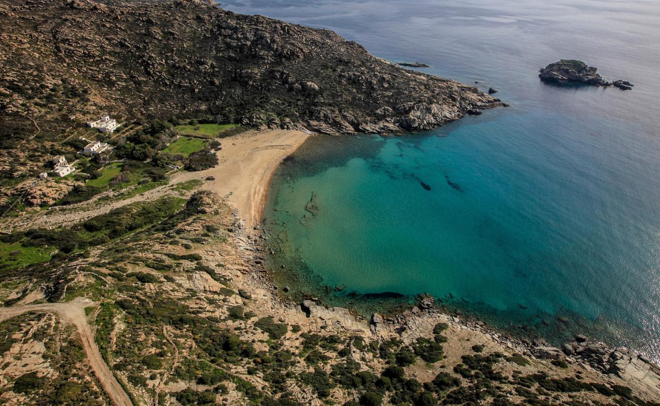 Photo de Klima beach avec sable lumineux de surface