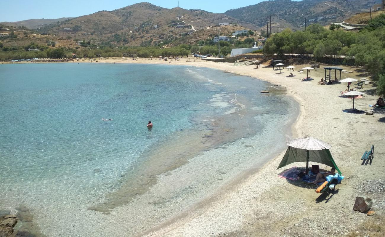 Photo de Paralia Otzias avec sable brun de surface