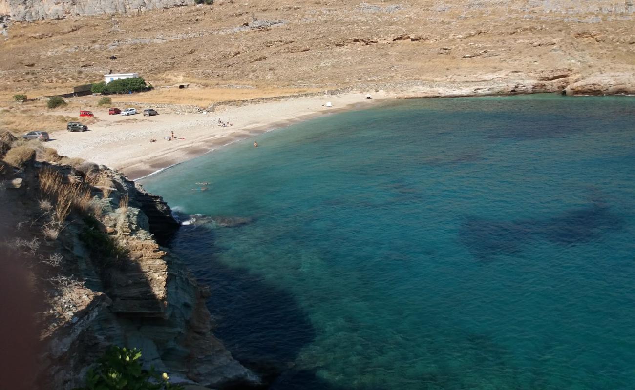 Photo de Paralia Sikamia avec sable clair avec caillou de surface