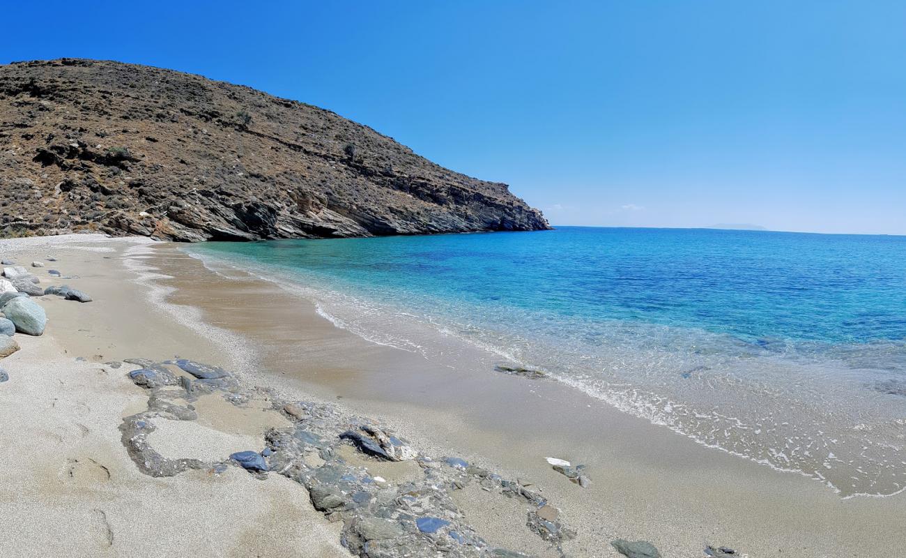 Photo de Psathi beach avec sable clair avec caillou de surface