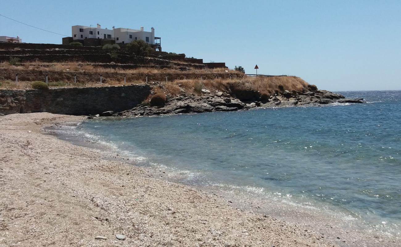 Photo de Freas beach avec sable clair avec caillou de surface