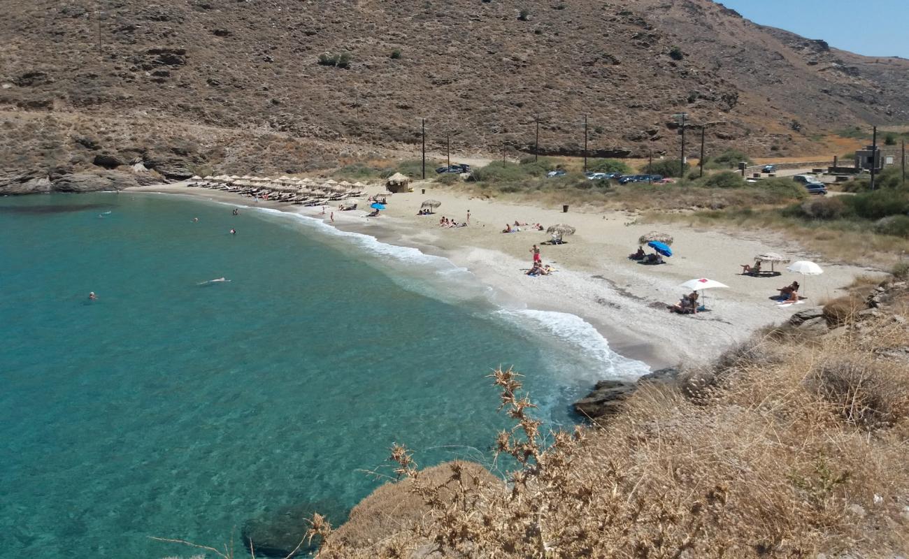 Photo de Paralia Xila avec sable beige & galets de surface