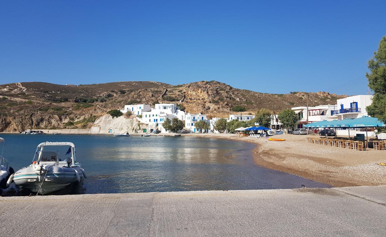 Photo de Psathi beach avec sable clair avec caillou de surface